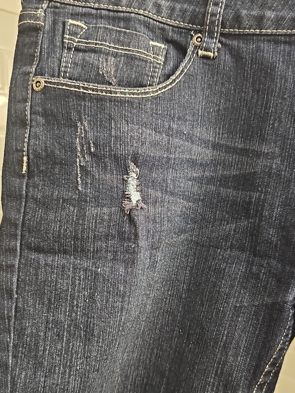 Vigold Dark Wash Distressed Denim Bermuda Shorts. Excellent Pre-Loved Condition. - Picture 5 of 6